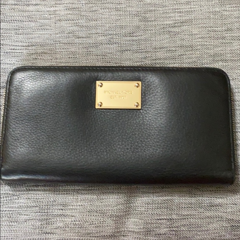 Michael Kors Jet Set Travel Wallet